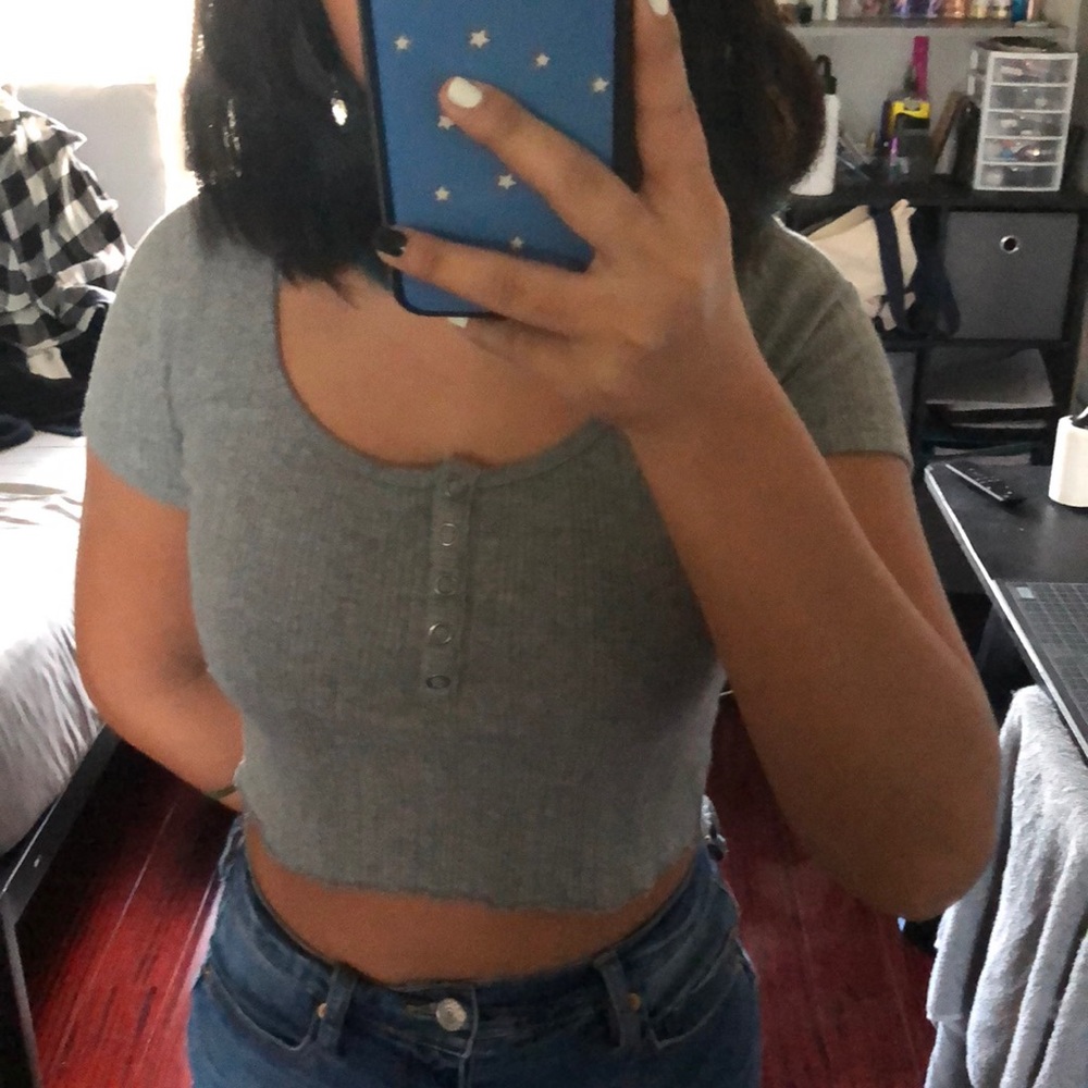half button crop tee